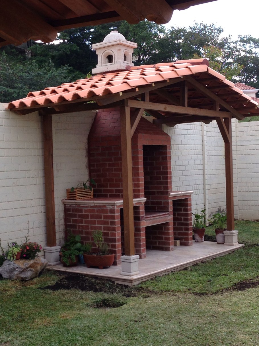 Беседка из кирпича