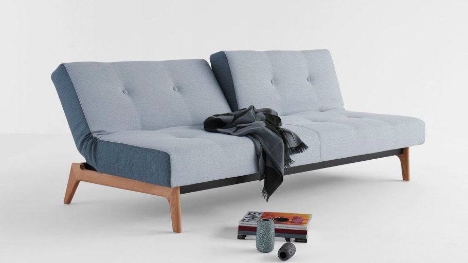 Диван синий раскладной