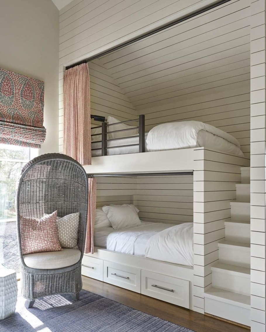 Двухэтажная комната