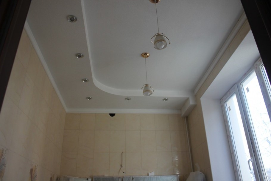 Как сбить лепнину в сталинке