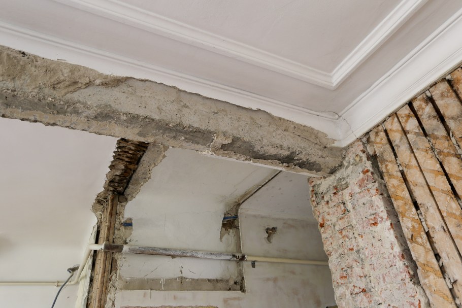 Потолок в сталинке с деревянными перекрытиями