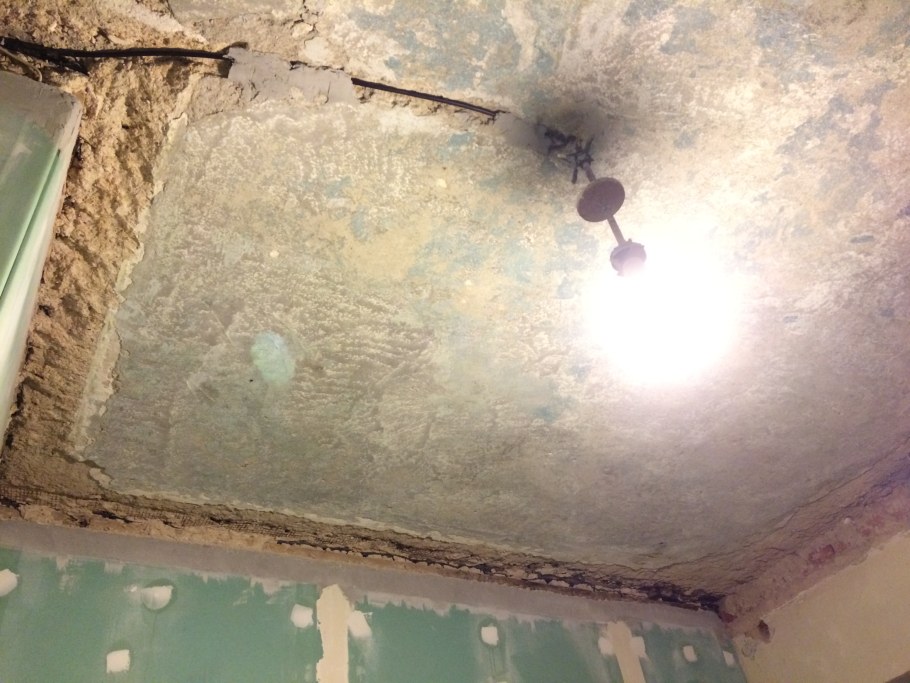 Натяжной потолок в сталинке