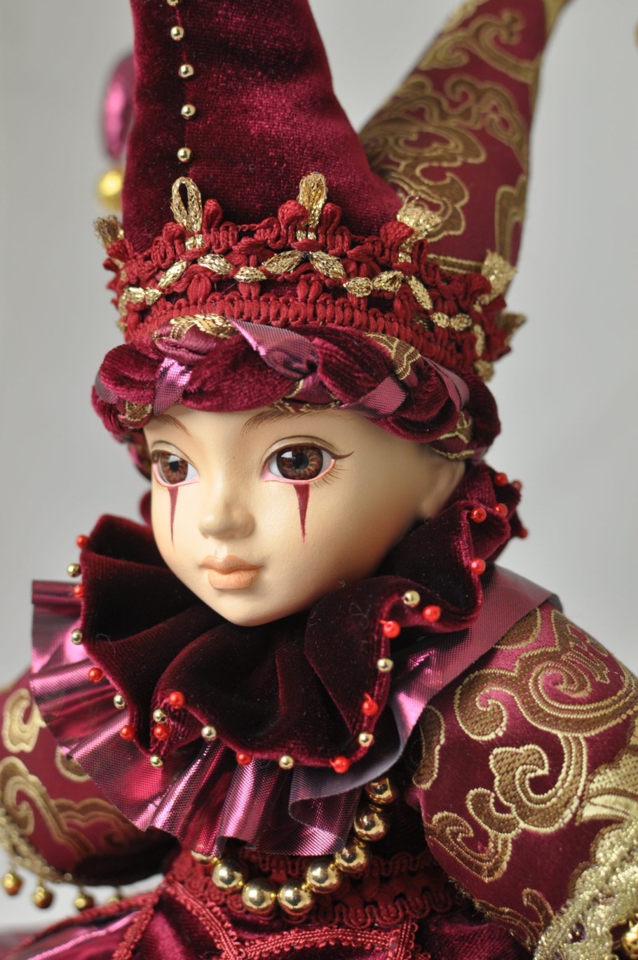 Кукла фарфоровая