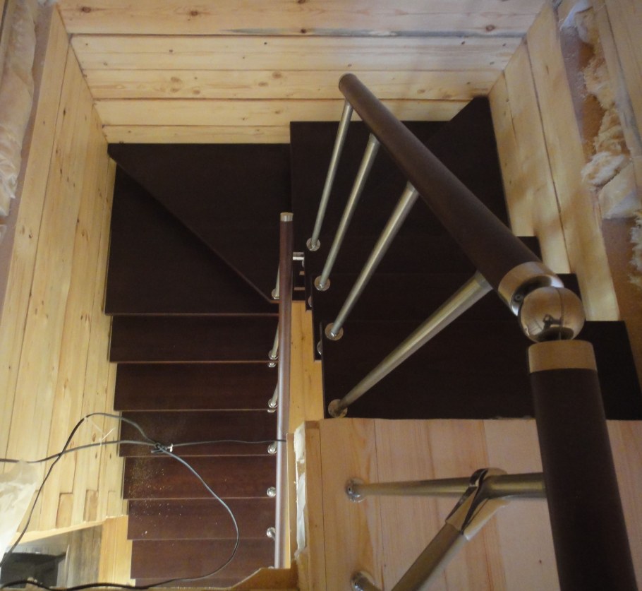 Лестница с забежными ступенями с поворотом