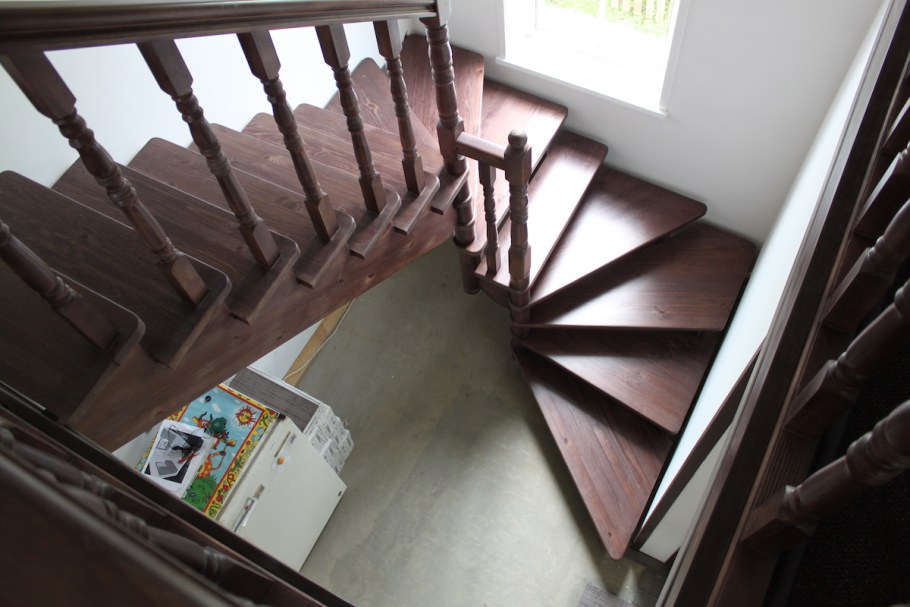 Лестница на 2 этаж с забежными ступенями