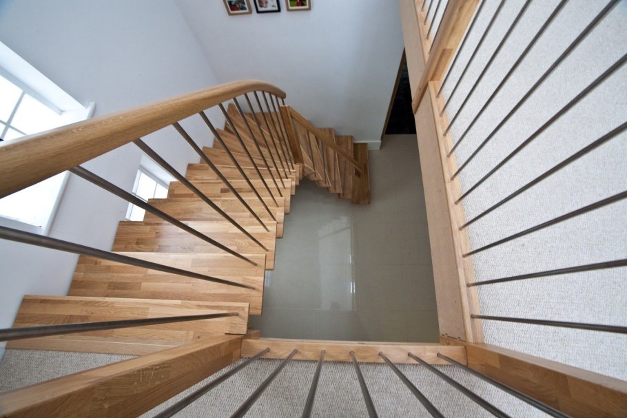 Лестница с тремя забежными ступенями на 90 градусов