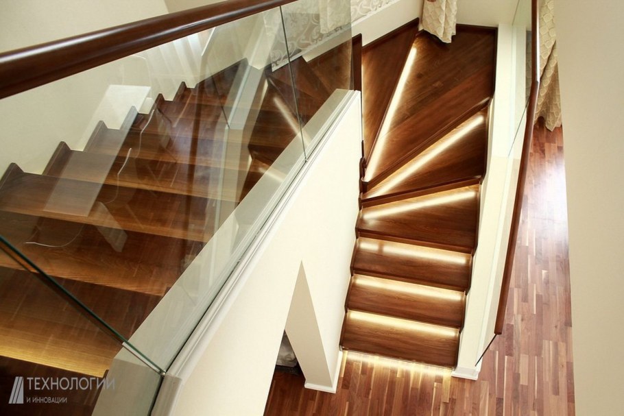 Современная лестница с забежными ступенями