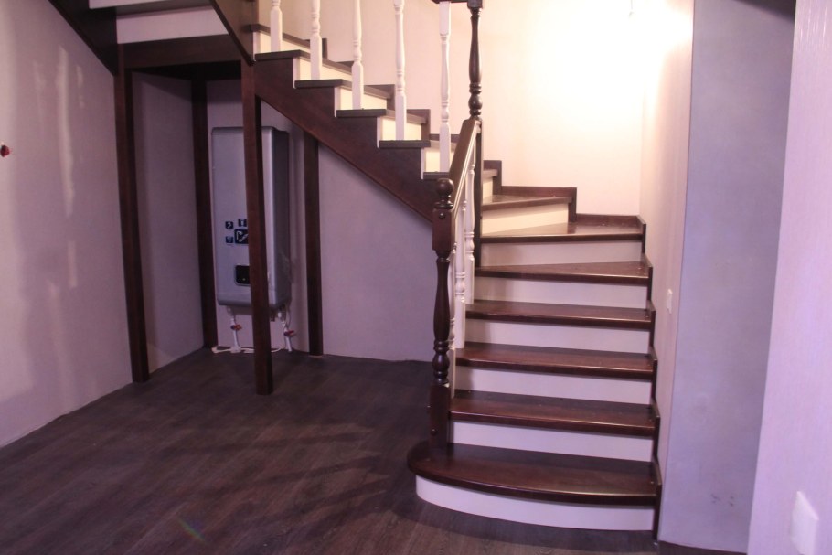 Лестница дубовая на второй этаж