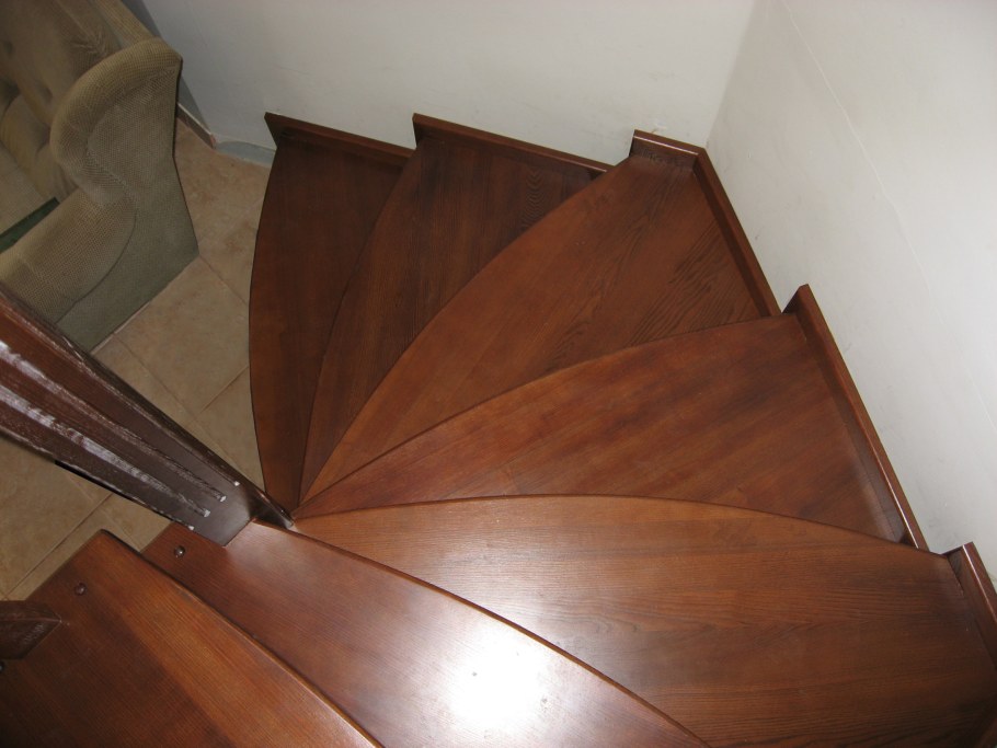 Образцы деревянных лестниц