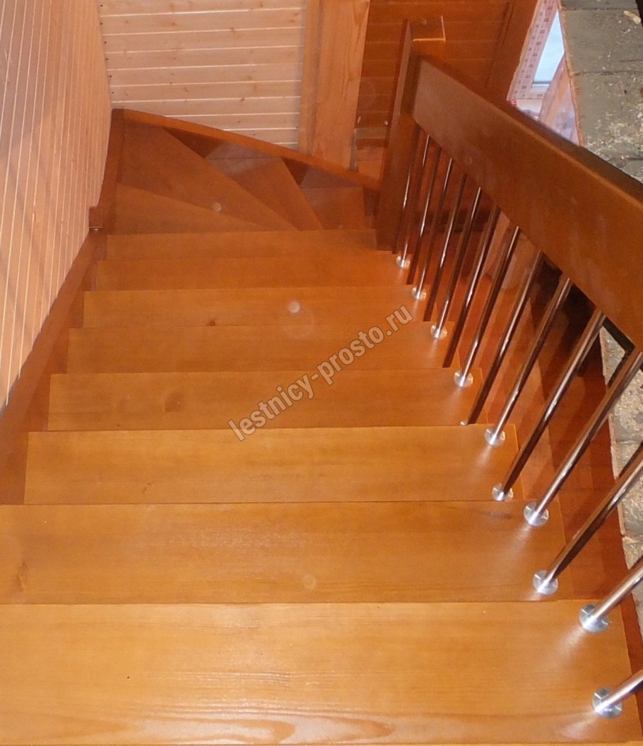Лестница с забежными ступенями на 180 на второй этаж
