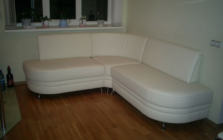 Угловой диван с закругленным углом