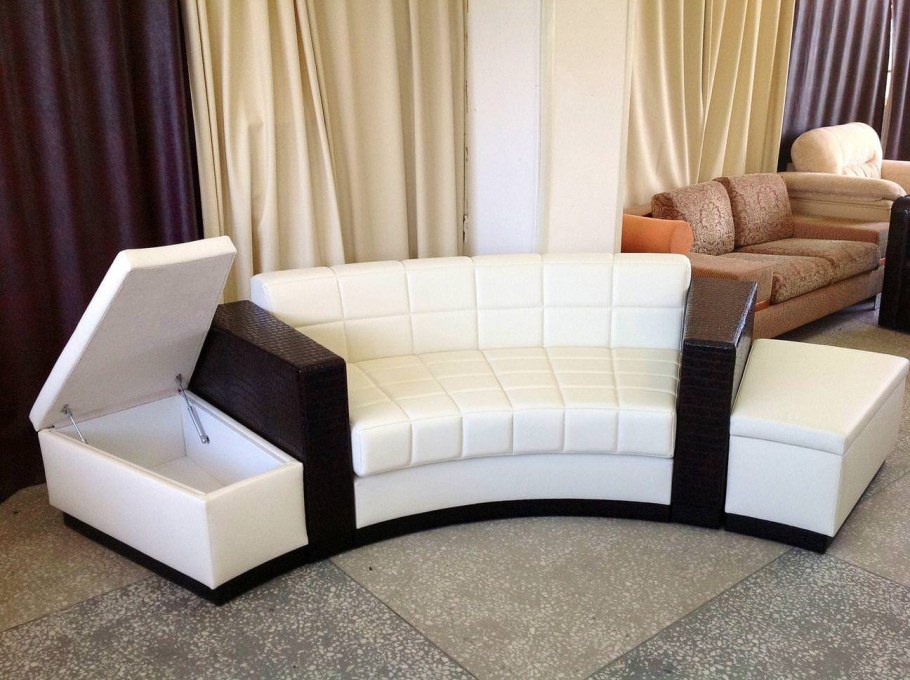 Угловой мини диванчик в гостиную