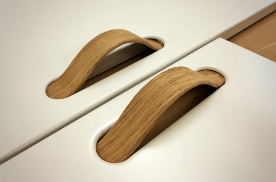 Ручка мебельная деревянная