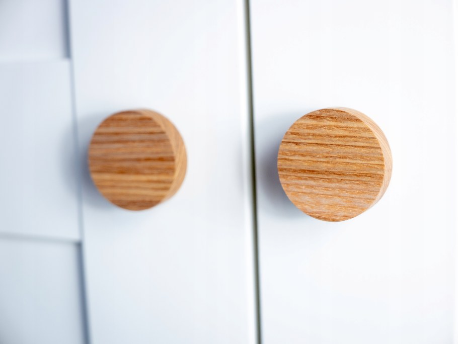 Ручка мебельная деревянная