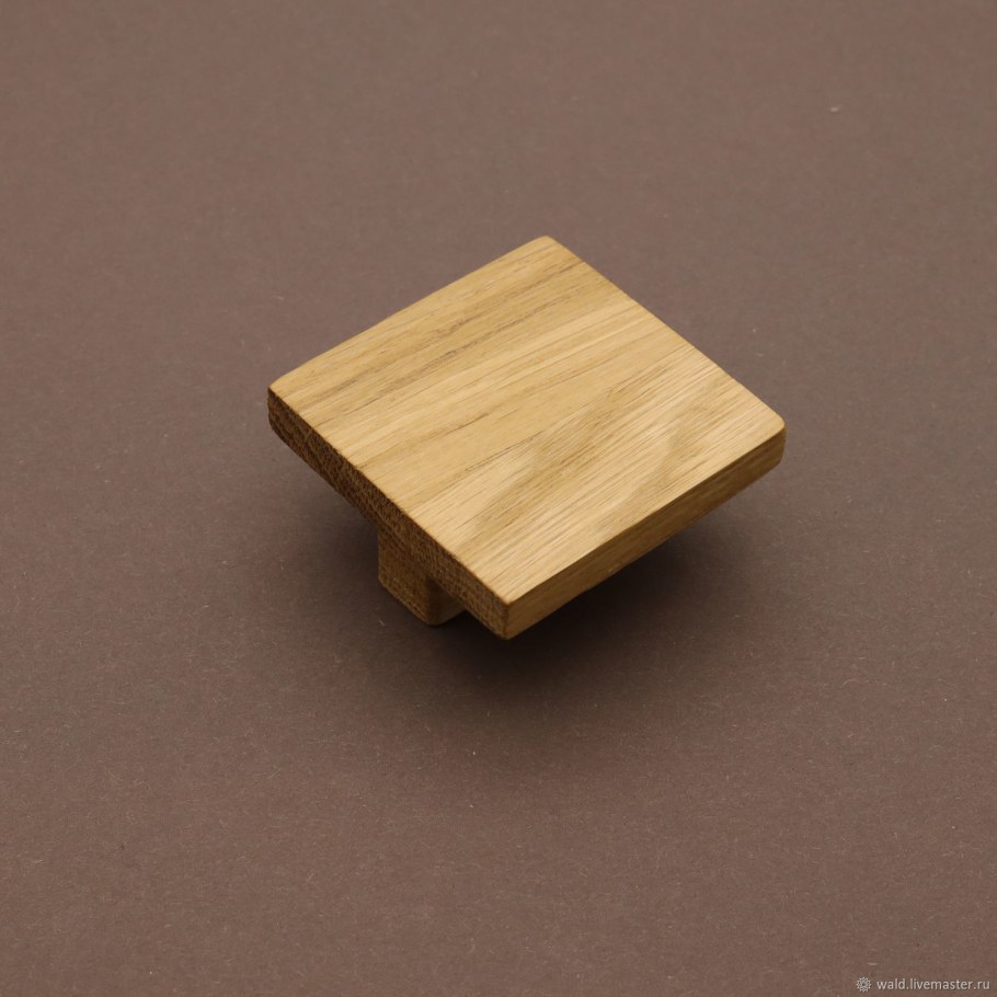 Ручка-кнопка мебельная деревянная