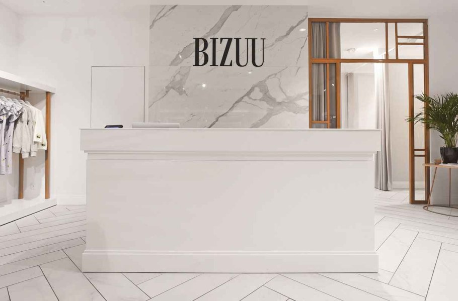 Zara стойка ресепшн