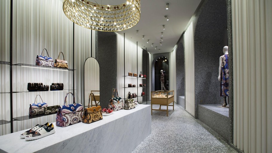 Бутик Валентино во Франции