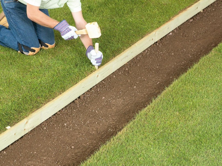 Деревянный бордюр для дорожки