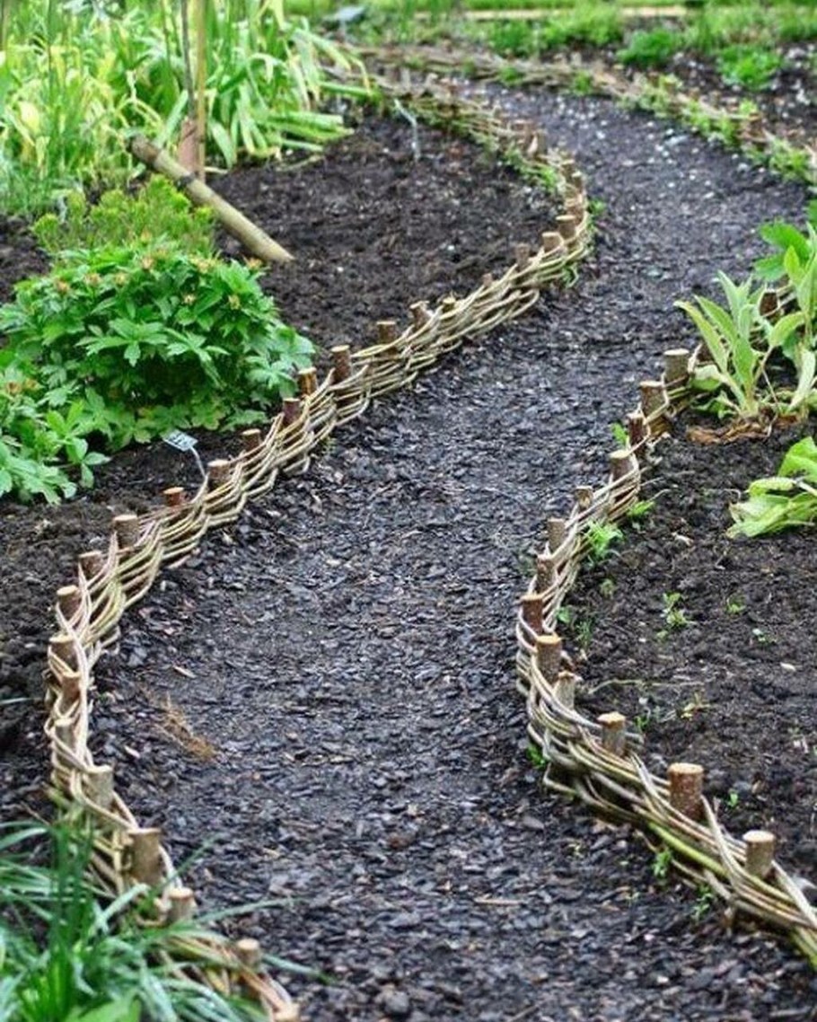 Бордюр для дорожек на даче