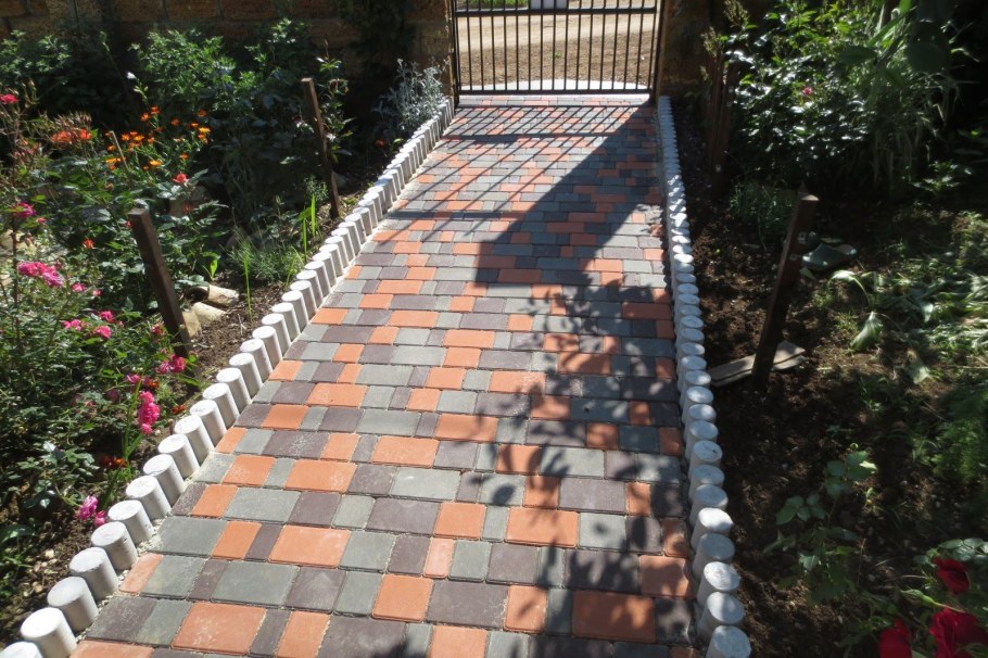 Бордюр для садовой дорожки своими руками