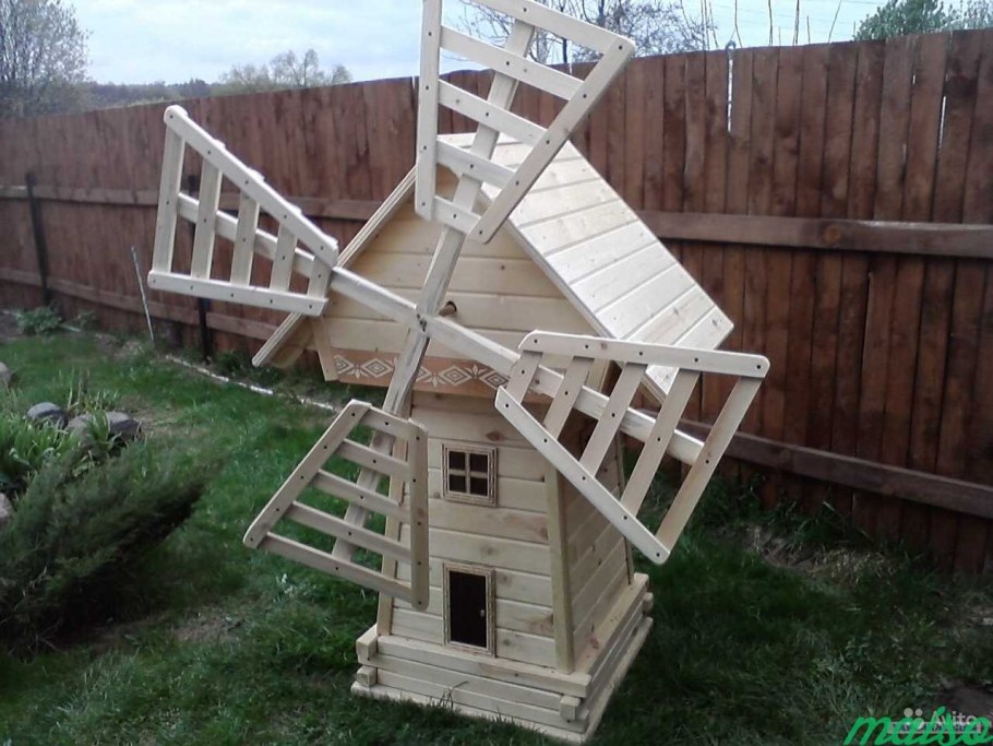 Декоративная мельница для дачи