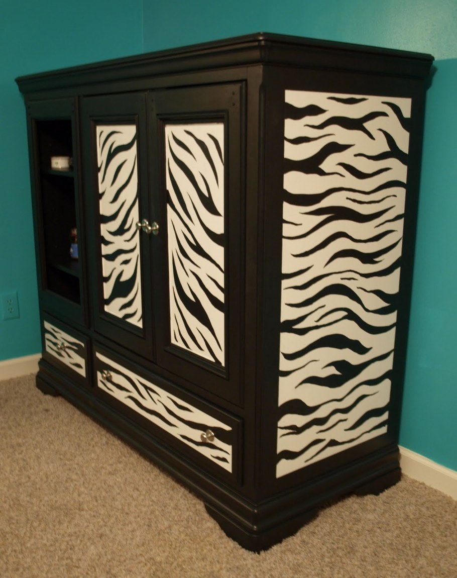 Покрасить мебель под зебру