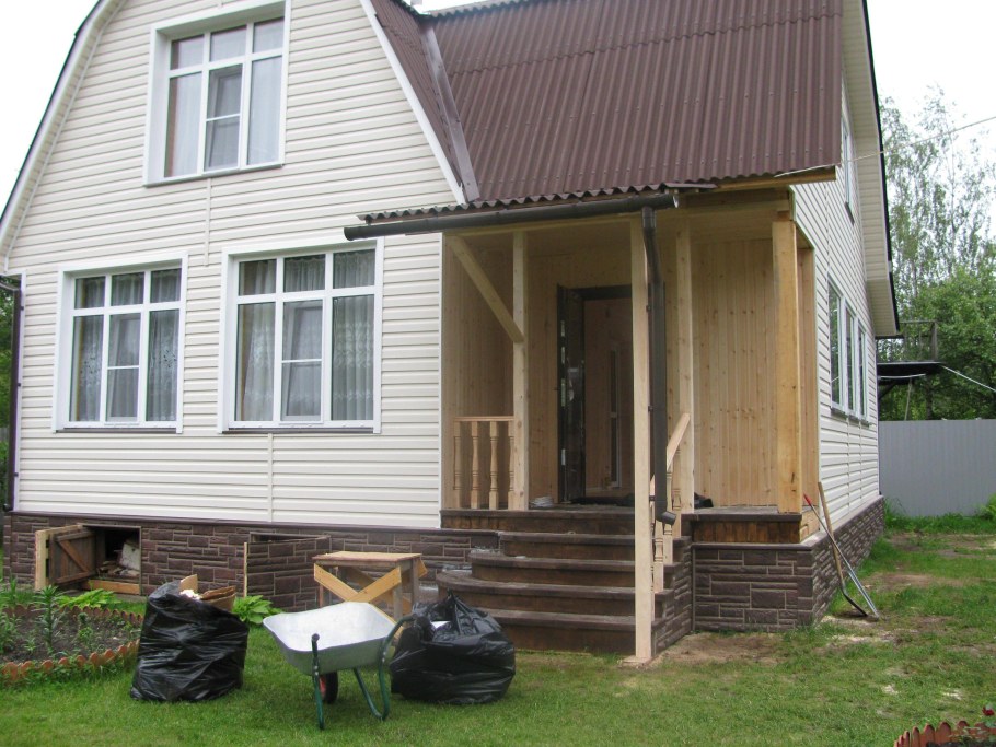 Отделка дачного домика сайдингом
