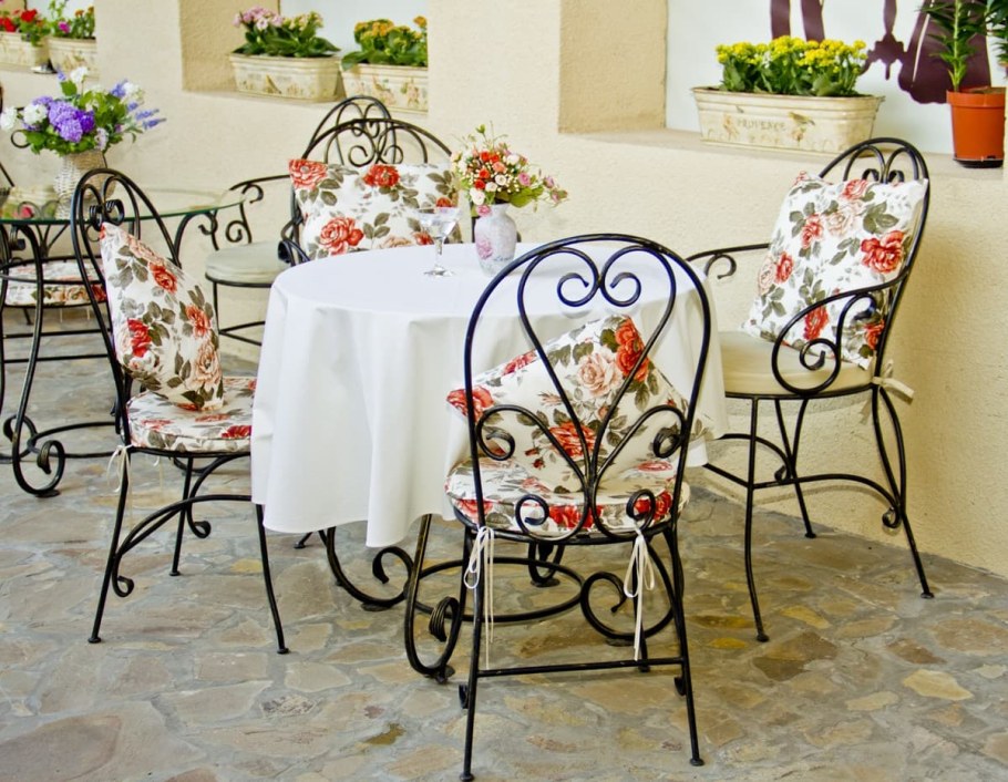 Кованые столы и стулья для сада