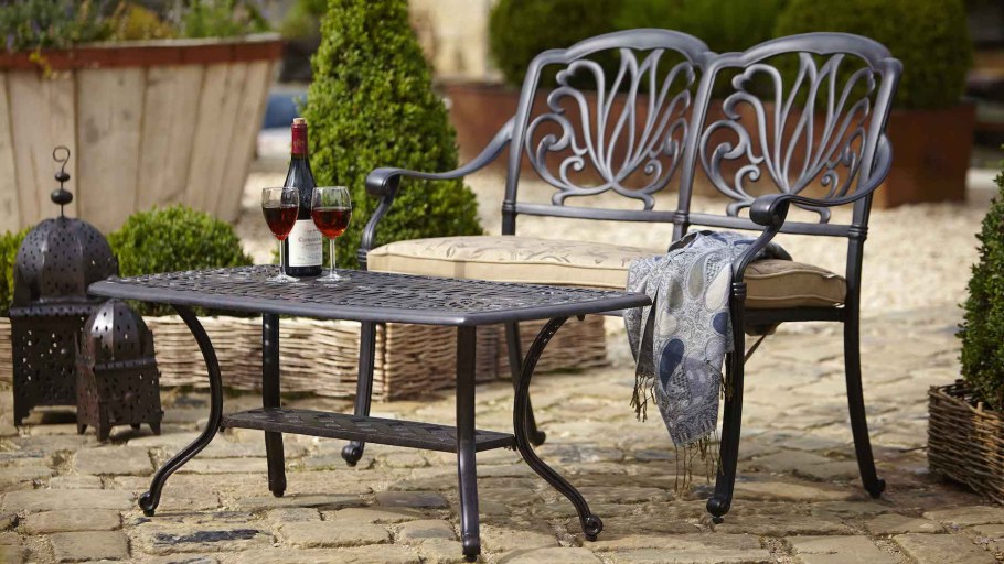 Столик бистро на патио Прованс