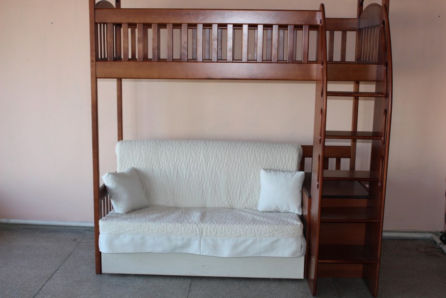 Кровать двухъярусная с двуспальной нижней кроватью