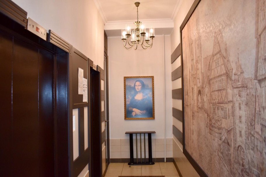 Красивый подъезд