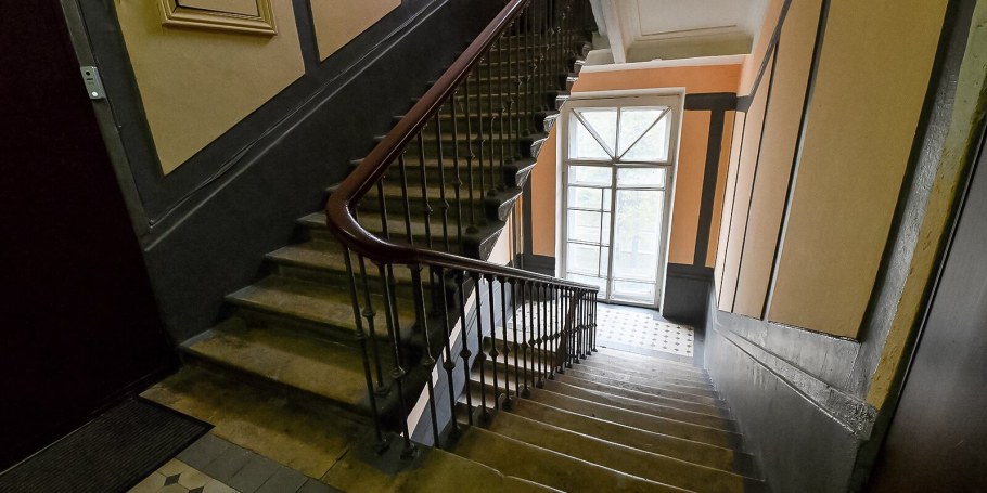 Красивый подъезд