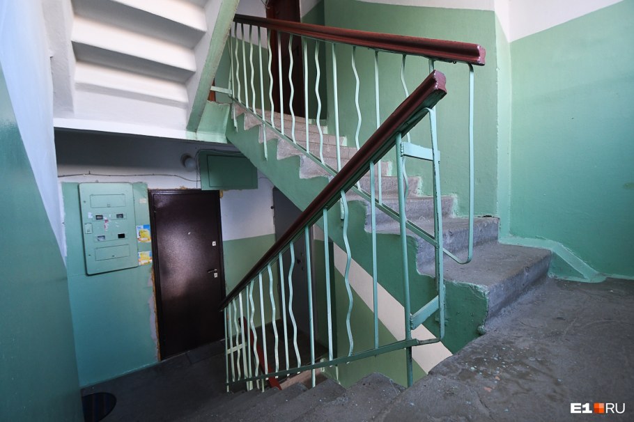 Панели в подъезде