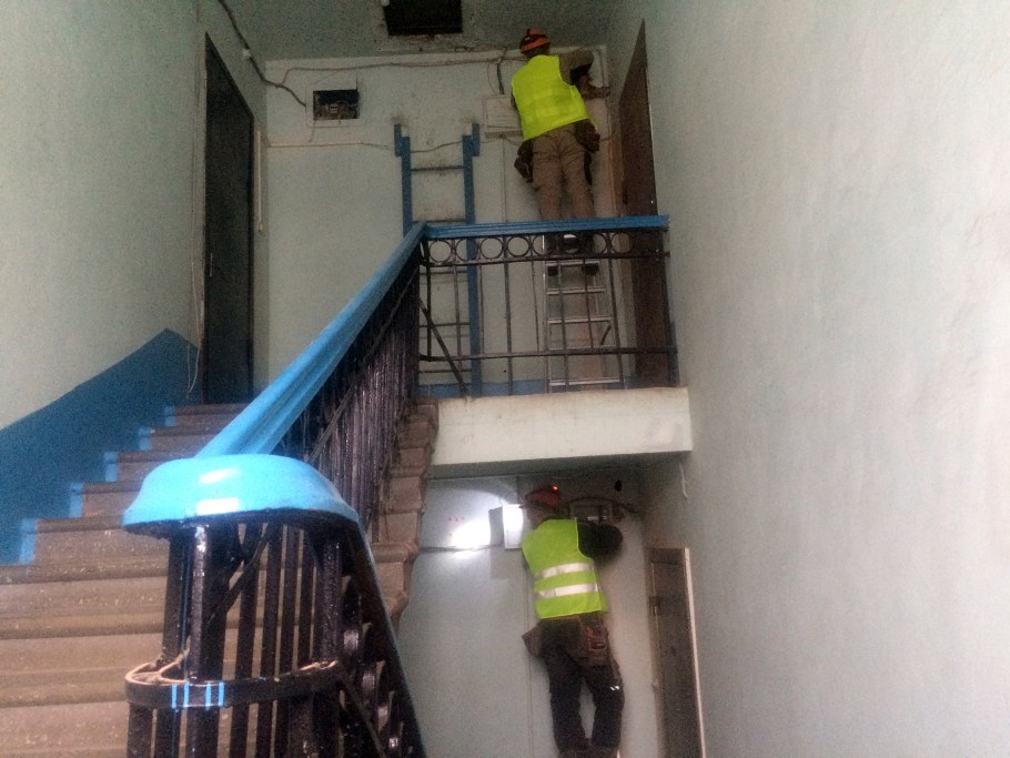 Камины в парадных Петербурга