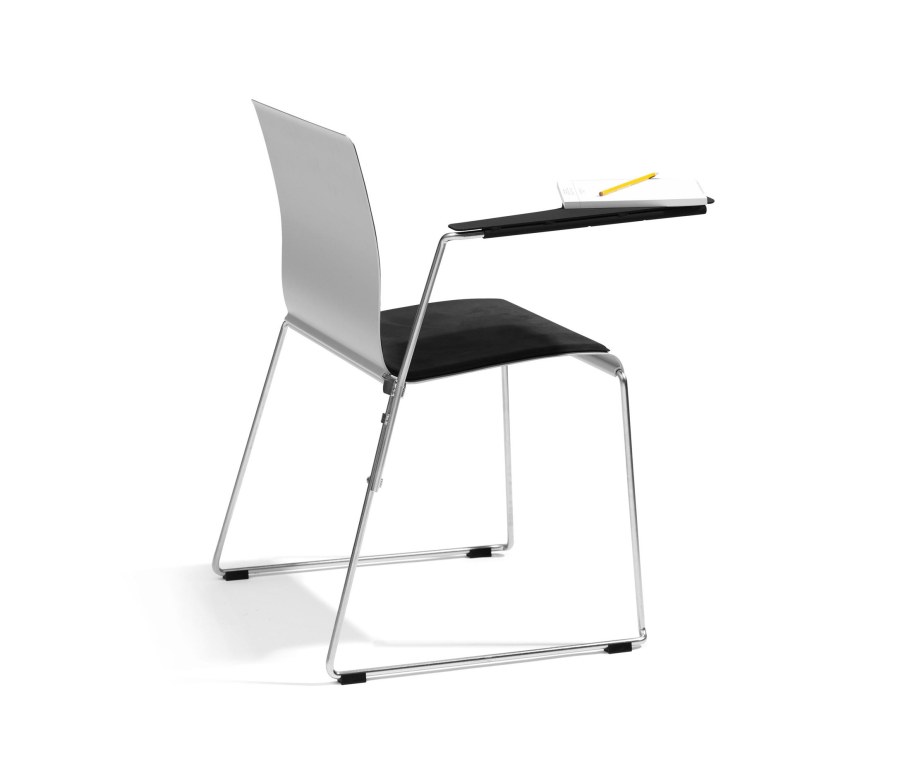 Стул на металлических полозьях полумягкий ул 221.04.00