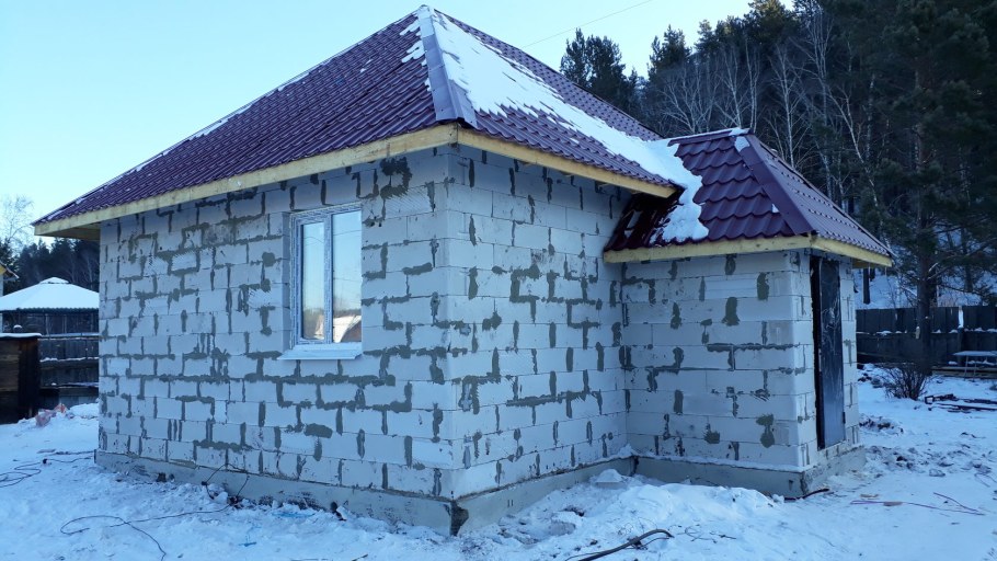 Маленький домик из пеноблоков