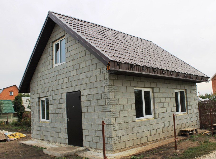 Дачный дом из пеноблоков 4х6