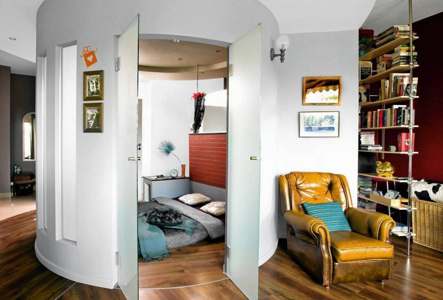 Гардеробная под кроватью