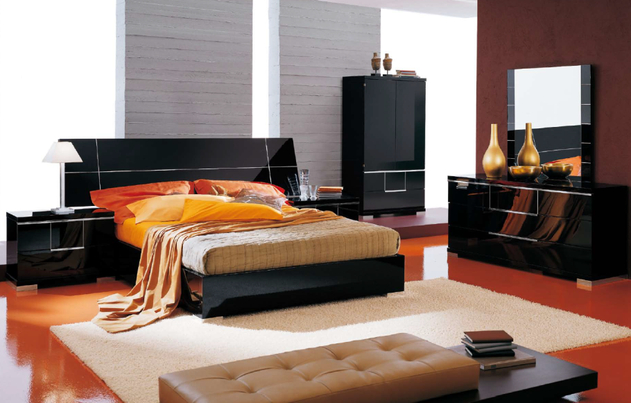 Старая деревянная мебель