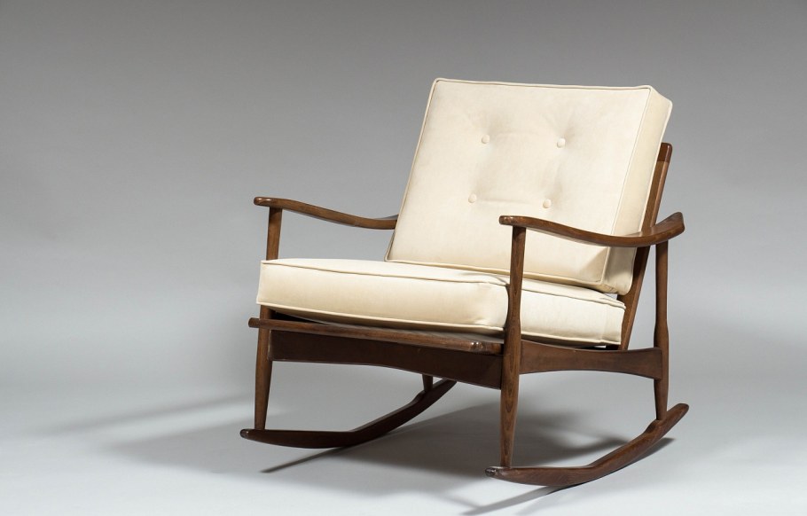 Плед на кресле