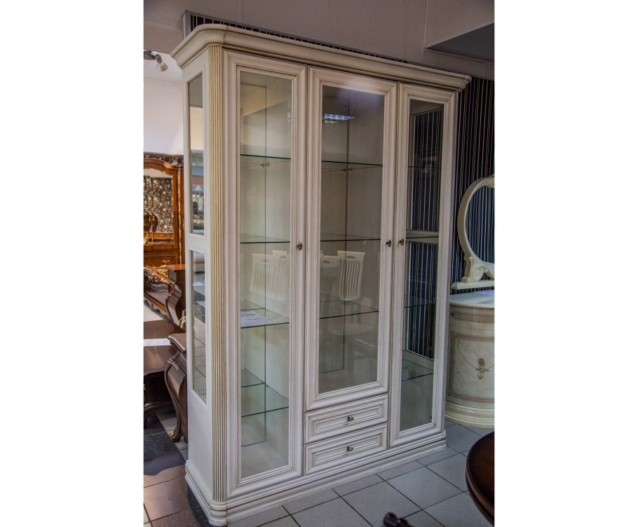 Сомово витрина 3х дверная