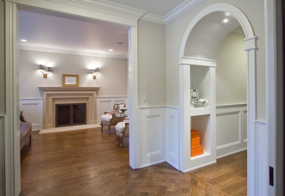 Отделка арки лепниной