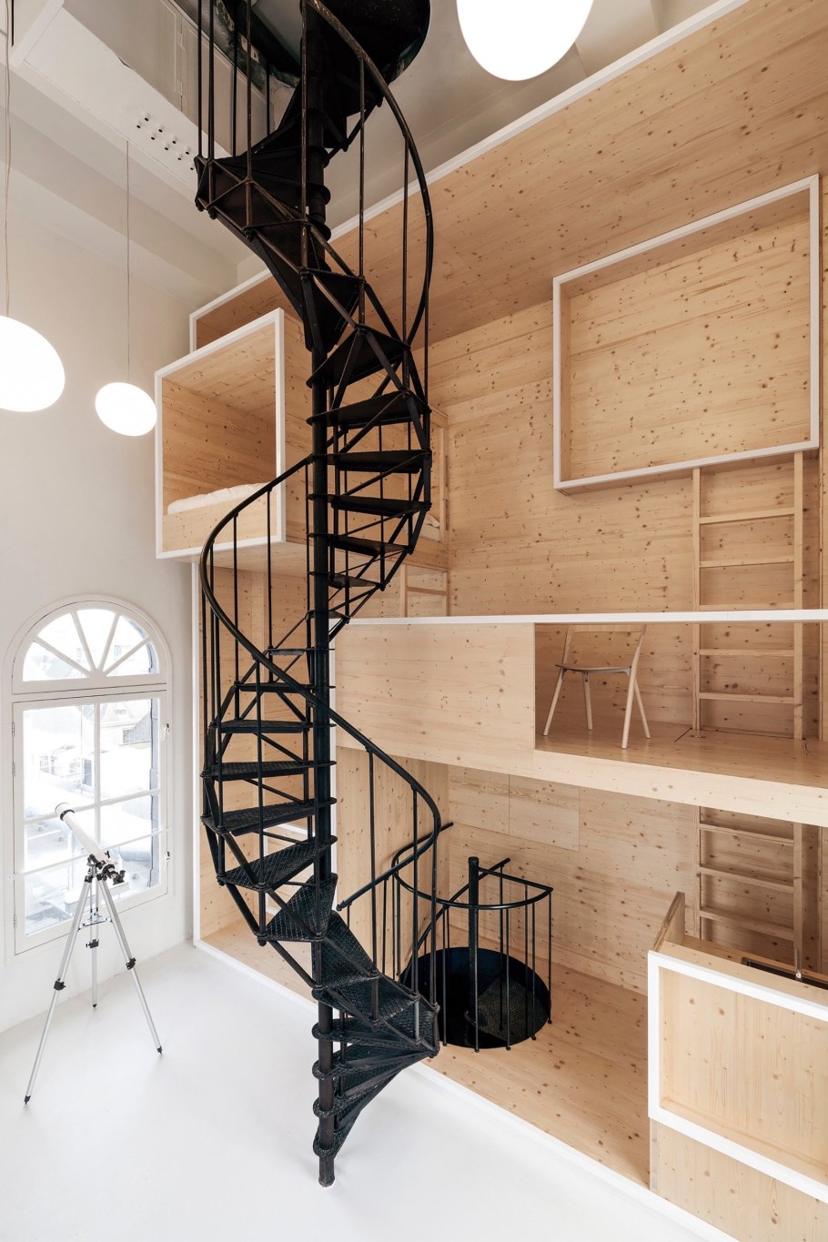 Винтовая лестница на второй этаж 1м2