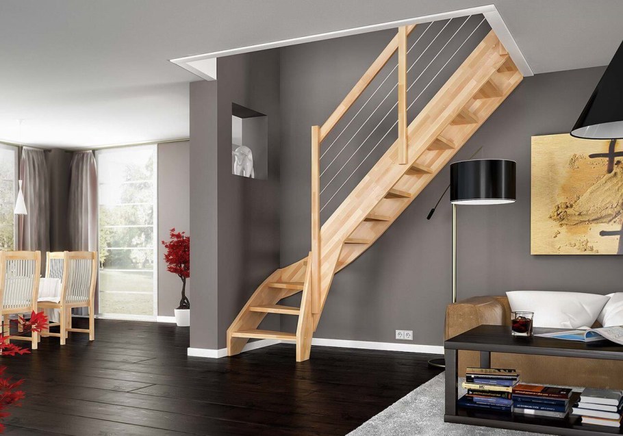 Лестница в узком коридоре