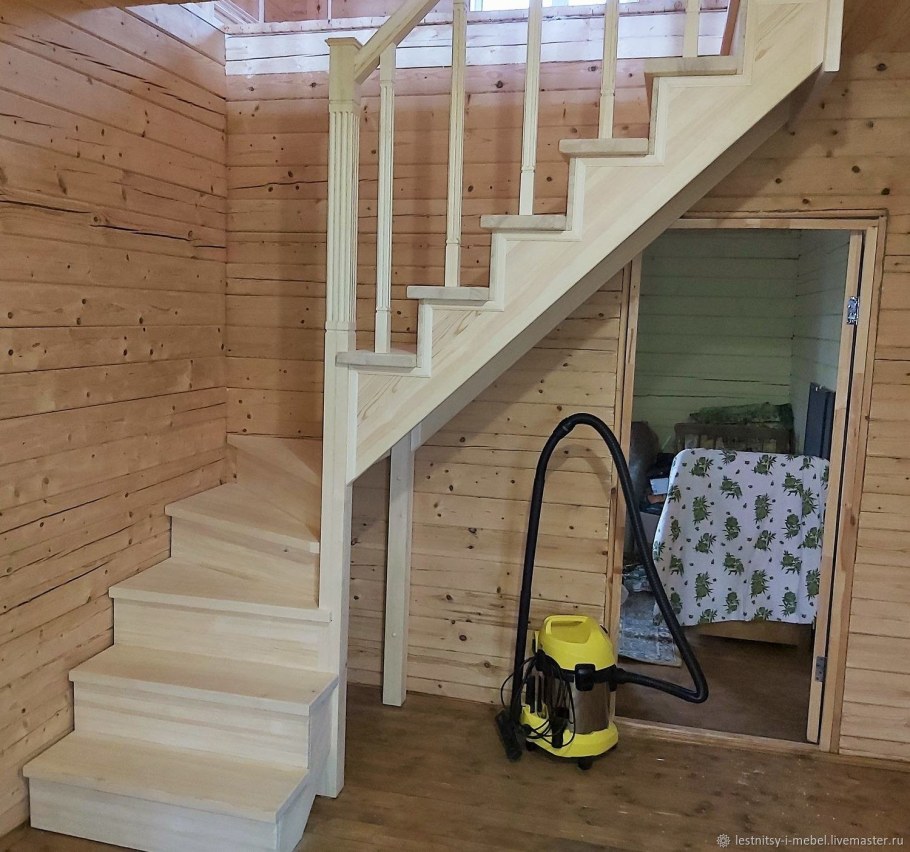 Лестница на даче