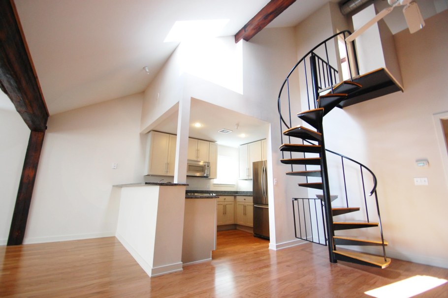 Лестница на мансардный этаж