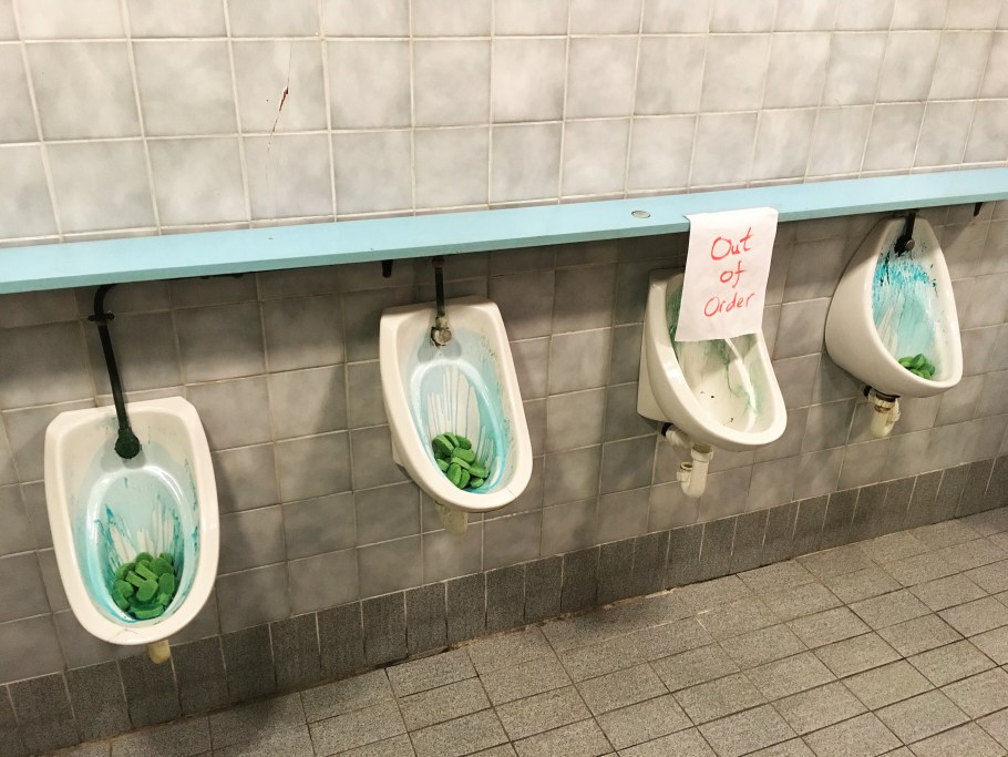 Лига паб писсуар