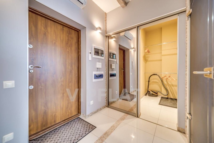 Красивый подъезд