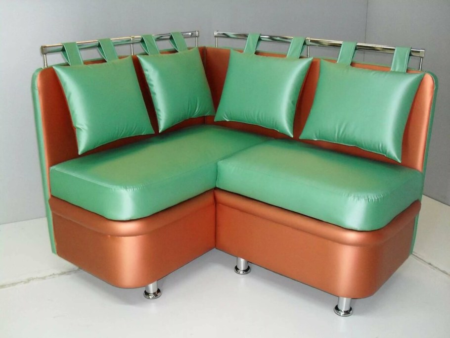 Кухонный диванчик для маленькой кухни