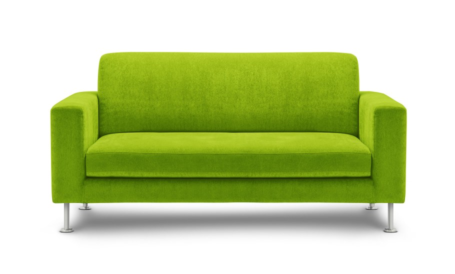 Зеленый диван на белом фоне